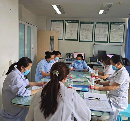 临床药师深入一线，实现药学服务零距离与安全用药咨询